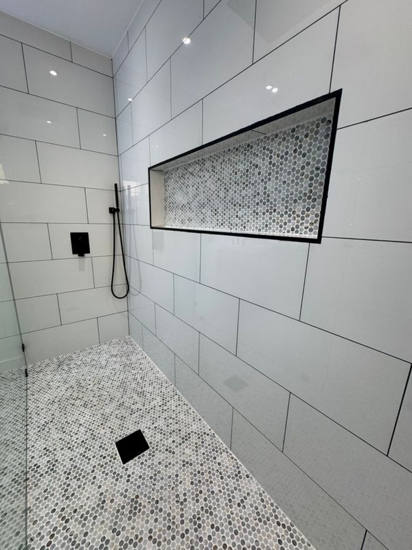 Building Photo - 2212 Linda Flora Dr