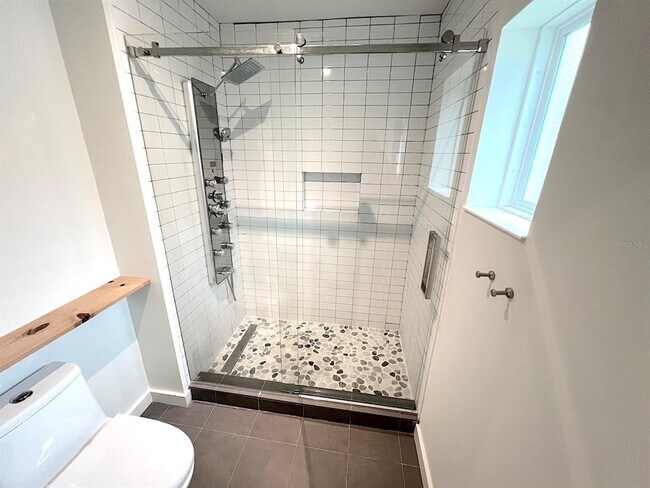 Building Photo - 19 Cedarfield Ct