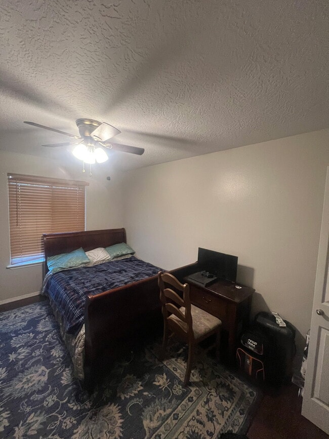 Building Photo - 3603 S Oxbow Dr