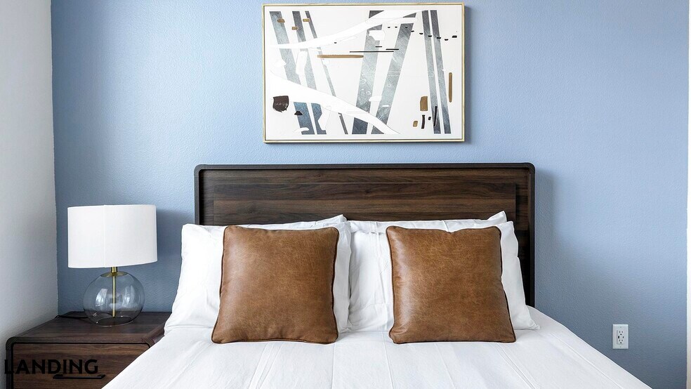 Building Photo - 1345 E 15th St