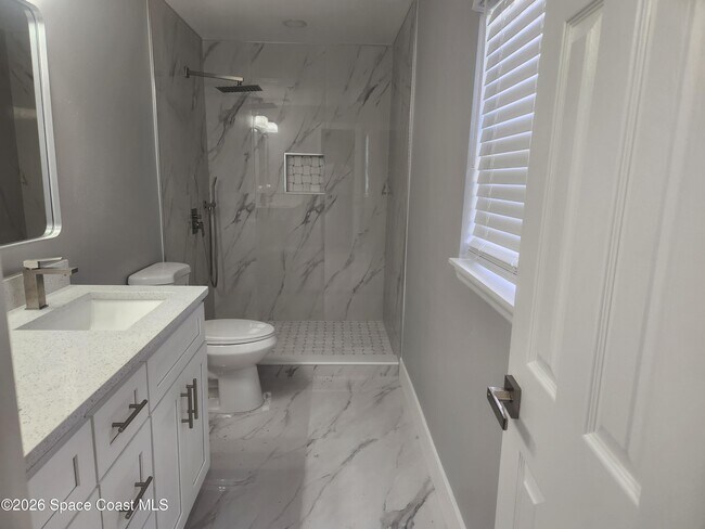 Building Photo - 4636 Four Lakes Dr