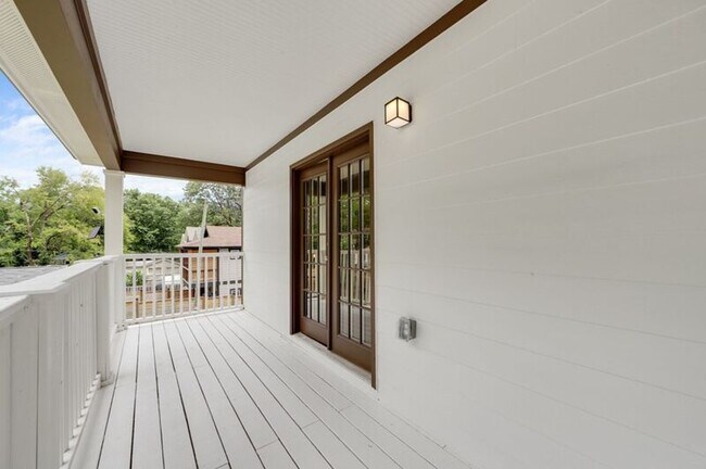 Building Photo - 1332 Lischey Ave