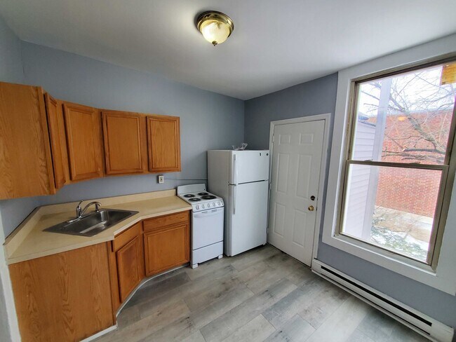 Building Photo - 127 Dove St