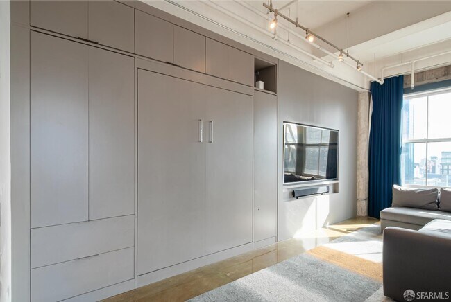 Building Photo - 2 Mint Plaza