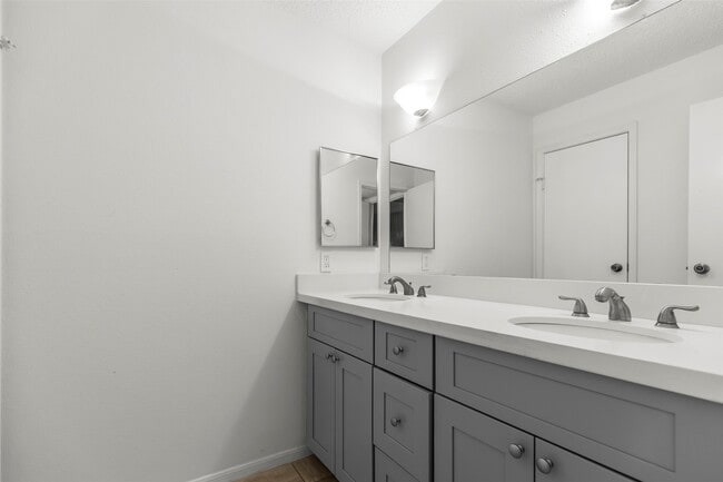 Building Photo - 12550 Whittington Dr