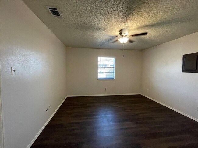 Building Photo - 6601-6603 Laura Ann Court
