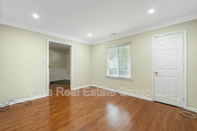 Building Photo - 113 Pinecrest Ln