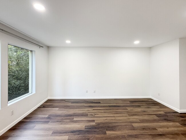 Building Photo - 1270 Cleveland Ave