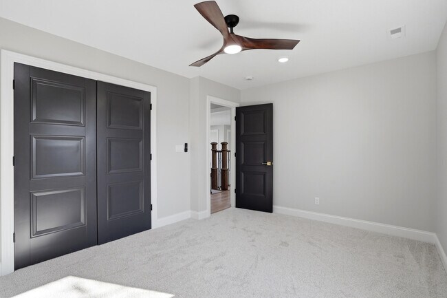 Building Photo - 4403 Glen Eagle Dr