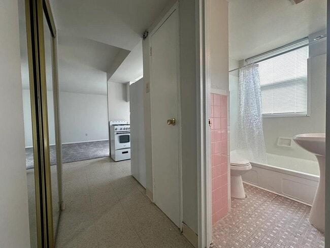 Building Photo - 4525 Lardner St