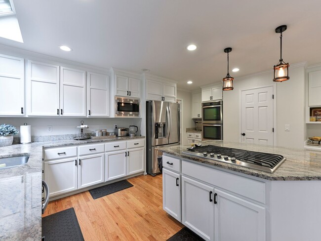 Building Photo - Stunning and Elegant 4+ Bedroom on Park-Like Lot Pine Lake Estates Sammamish