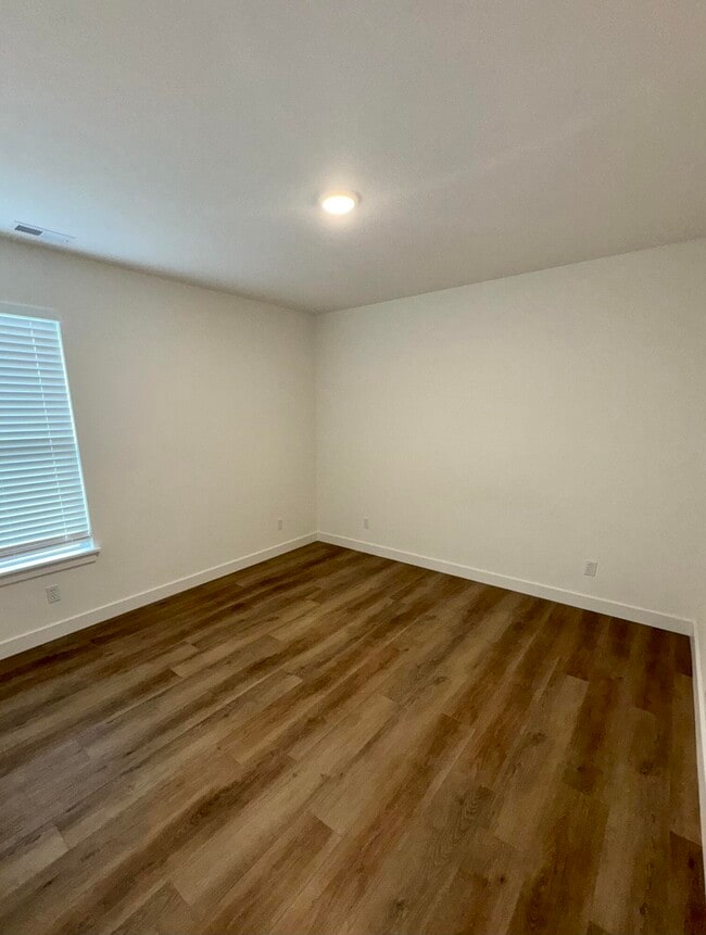 Building Photo - 2365 S Bearfield Rd
