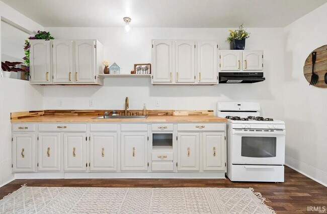 Building Photo - 515 W Jackson St