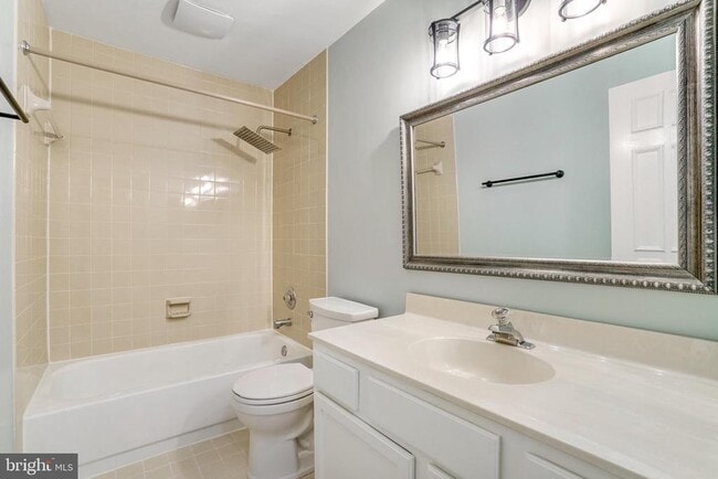Building Photo - 2131 Kings Mill Ct