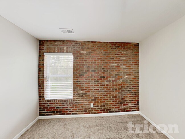 Building Photo - 1413 Eastway Dr