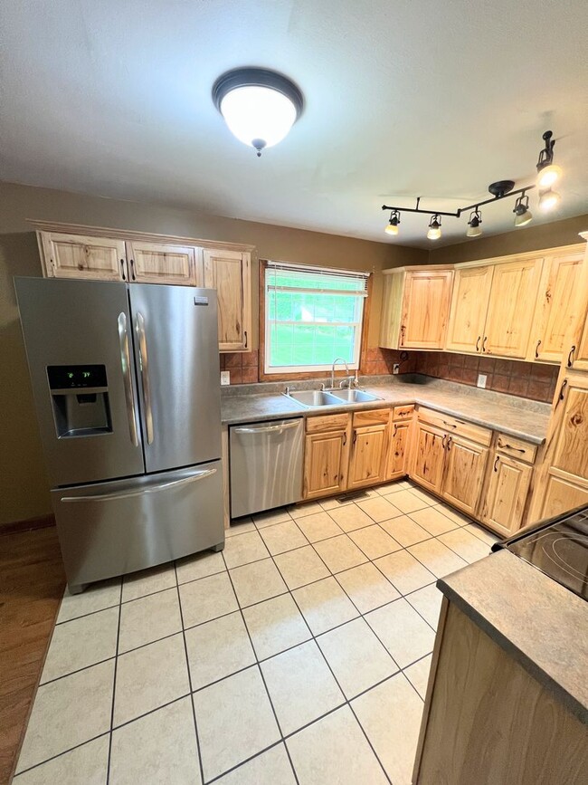 Building Photo - 3 Bedroom House in Campbell County