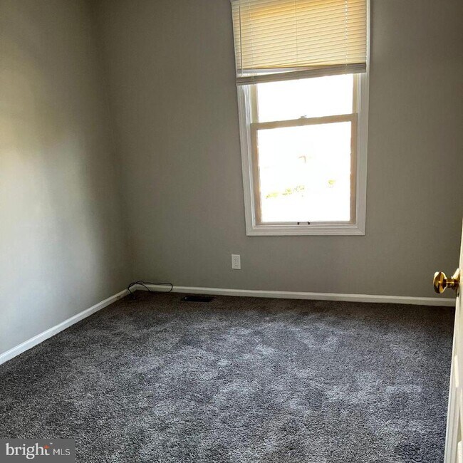 Building Photo - 201 Williamsburg Ct