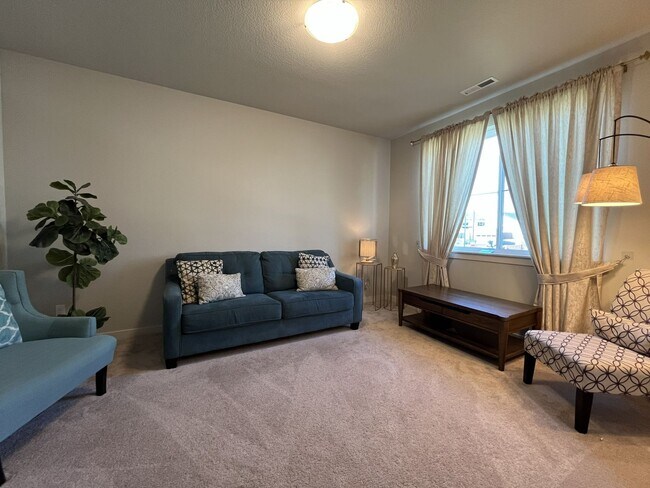 Building Photo - Spacious 5BR Home Near Mountainside High School with Loft, Balcony & Large Kitchen