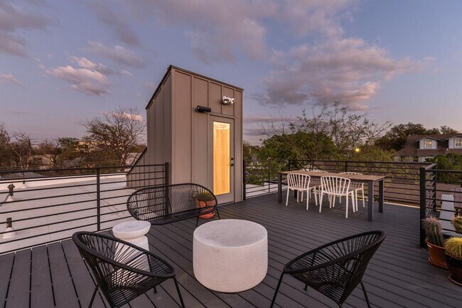 Building Photo - 1502 Waller St