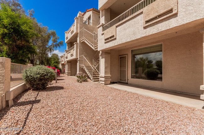 Building Photo - 10080 E Mountainview Lake Dr