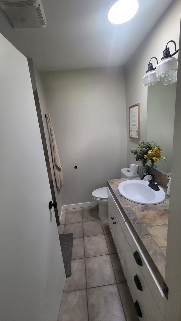 Building Photo - 4 bedroom 3 bath horse property- 6 acres i...