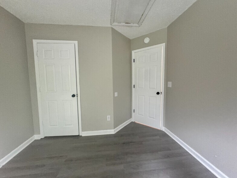 Building Photo - Room in House on Feldspar Way