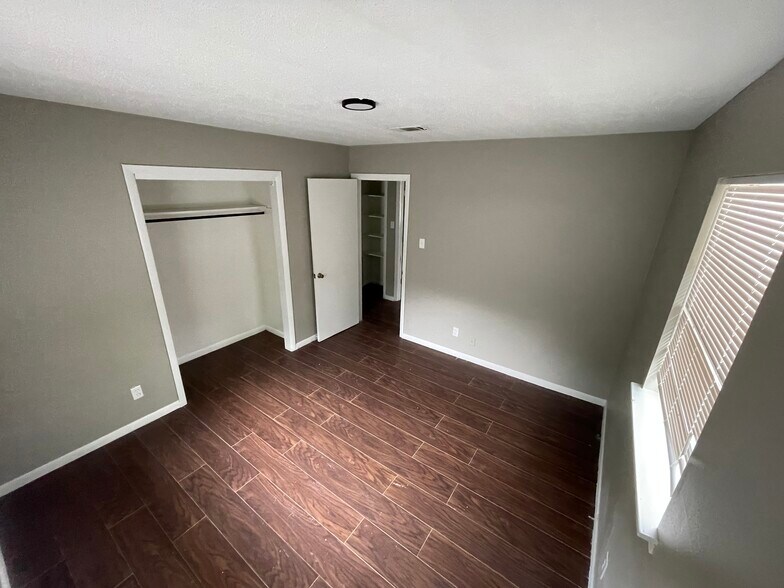 Building Photo - 512 Libby Ln