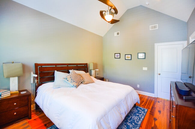 Building Photo - Fully Furnished Home in Downtown Charleston