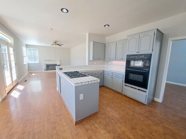 Building Photo - Expansive Oasis with a Guest House, Pool, ...