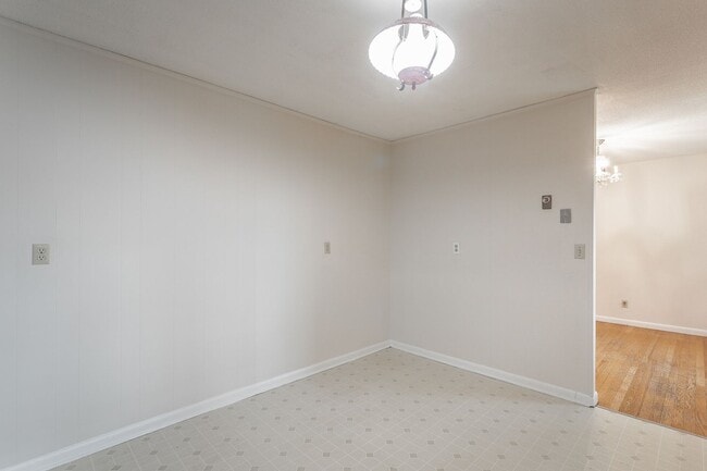 Building Photo - 3 Bedroom · 2 Bath Home in East Brainerd Near Hamilton Place