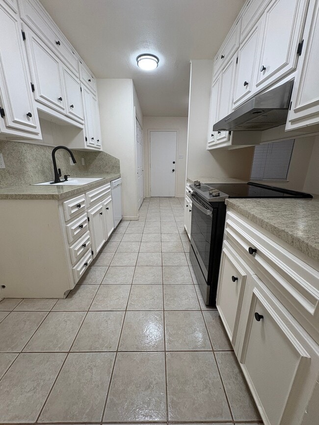 Building Photo - 5234 E Woodhaven Dr