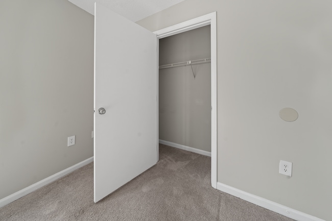 Building Photo - 2431 Hill St