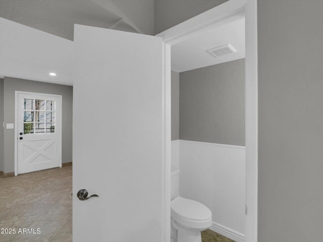 Building Photo - 8522 E Montebello Ave