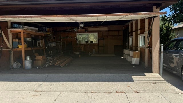 Shared garage parking - 2204 Fair Oak View Ter