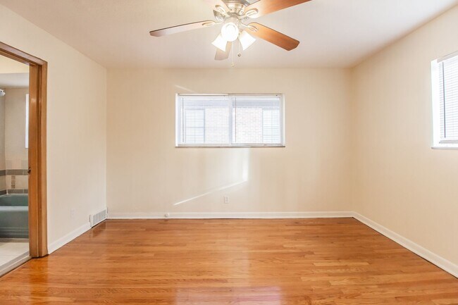 Building Photo - (852) 7434-36 Delmar