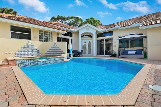 Building Photo - 6995 Cypress Cove Cir