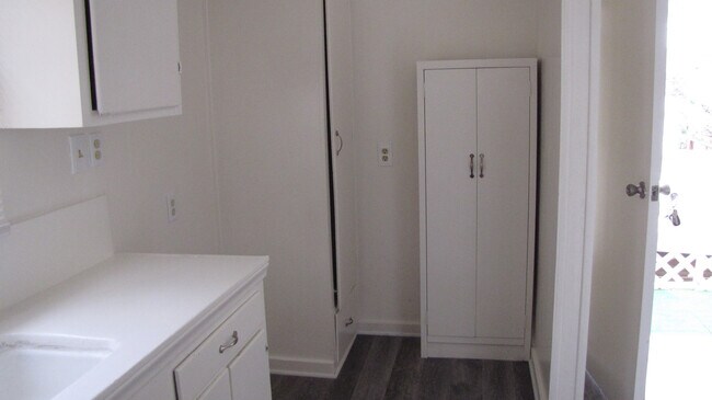 Building Photo - 105 Brighton Way