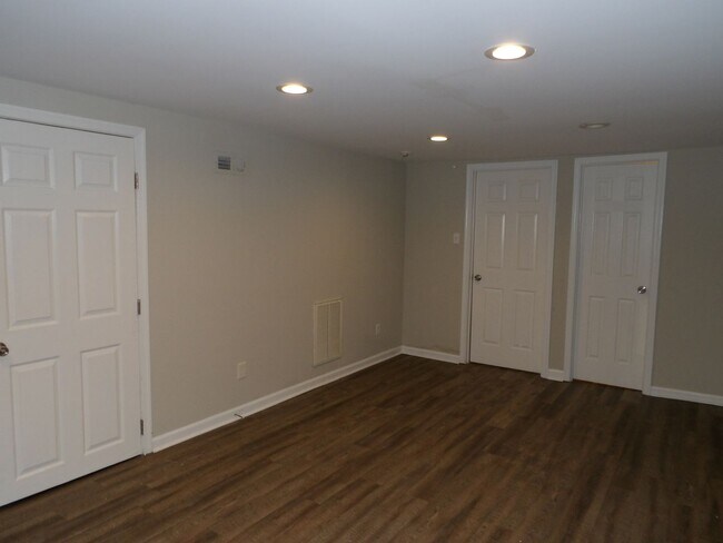 Building Photo - 506 James Ave