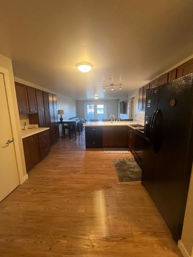 Building Photo - 210 S Cottonwood Rd