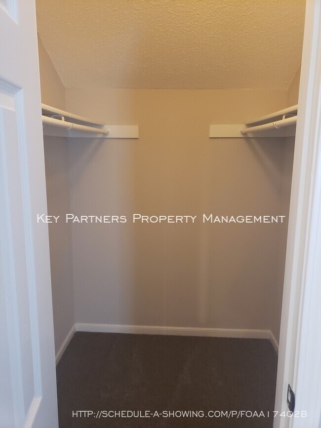 Building Photo - 6823 W 76th St - 2 Bed 2 Bath Remodel!