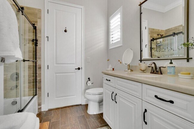 Building Photo - 8311 Via Vittoria Way