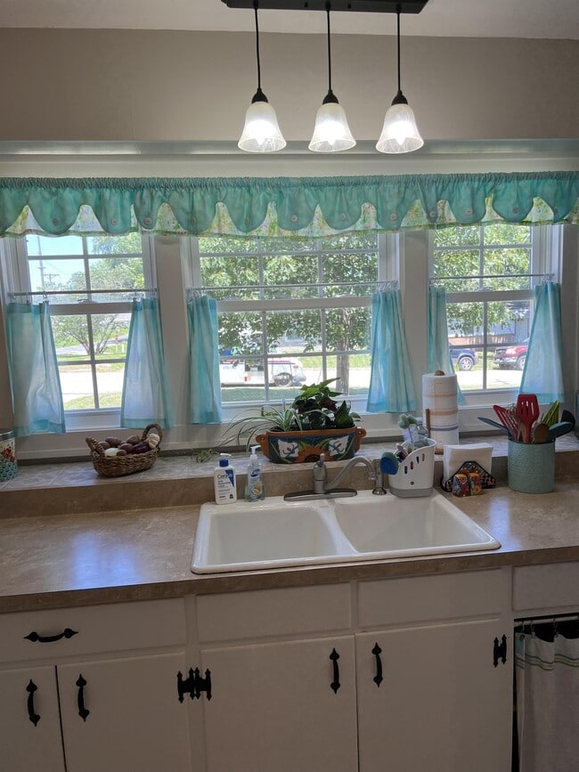 Building Photo - 601 E McKissock St