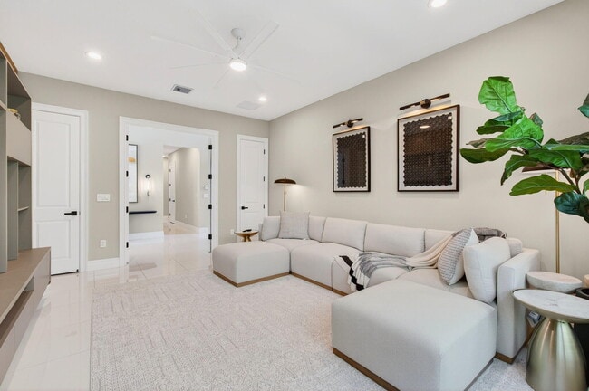 Building Photo - 19886 Meadowside Ln