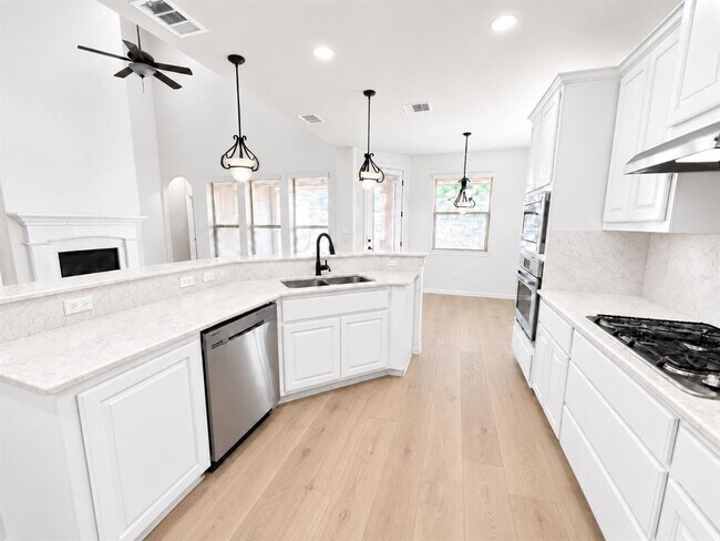 Building Photo - 14312 Senia Bend