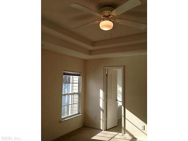 Building Photo - 5473 Bulls Bay Dr