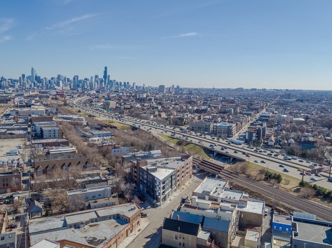Building Photo - 2323 N Damen
