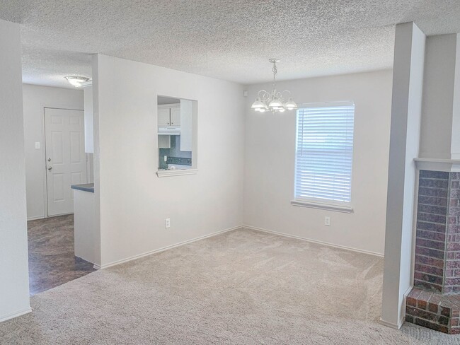 Building Photo - Retro Charm in Every Detail 3Bed/2Bath!