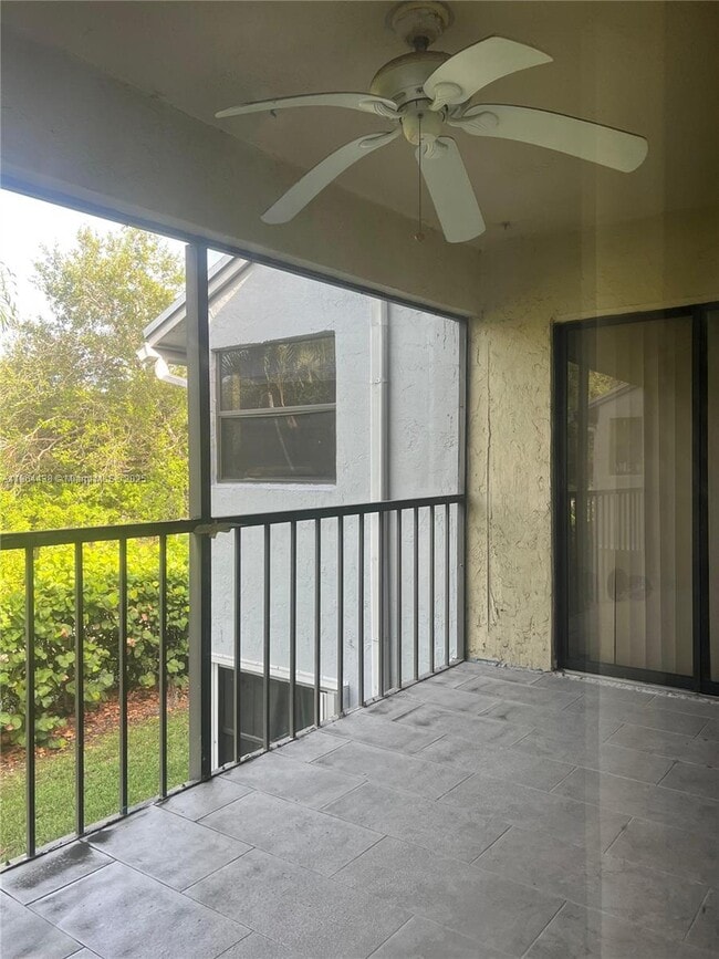 Building Photo - 805 N Franklin Ave