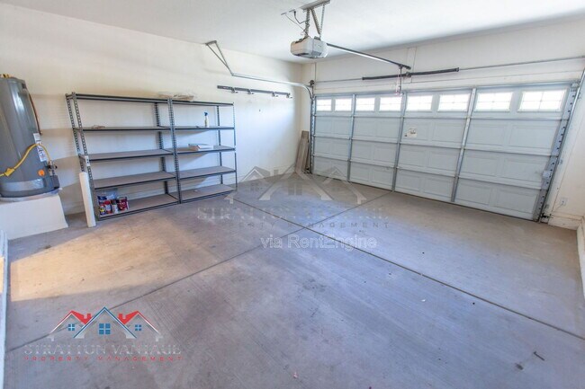 Building Photo - 661 E Julian Dr