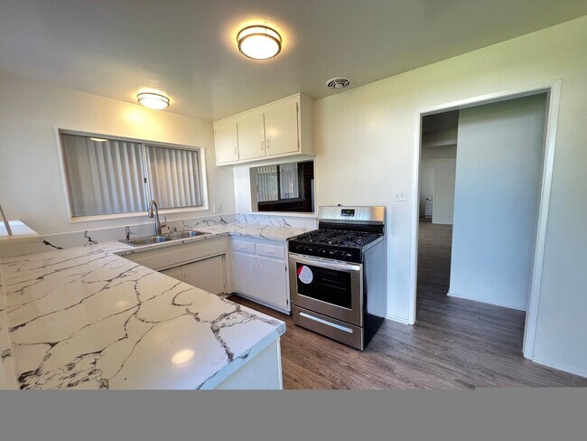 Building Photo - 5166